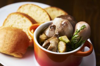 イイダコとアボガドのアヒージョ