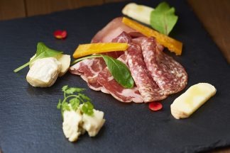 チーズと生ハムの盛合せ