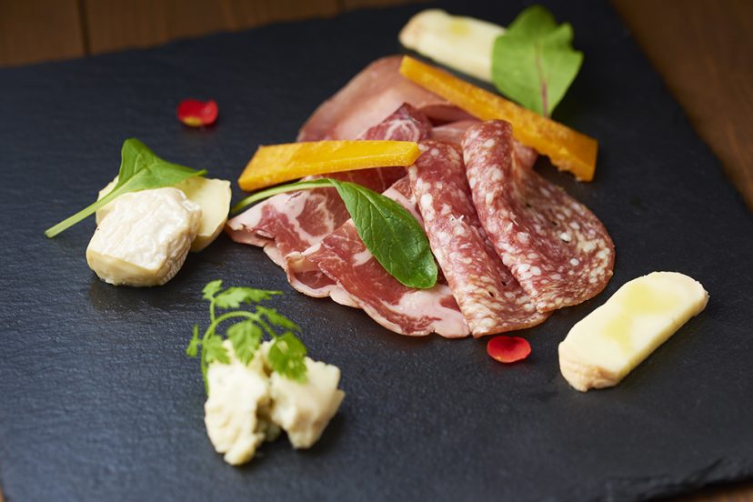 チーズと生ハムの盛合せ