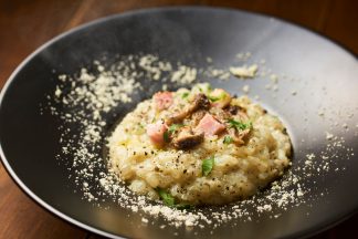 ベーコンとキノコのバジルクリームリゾット